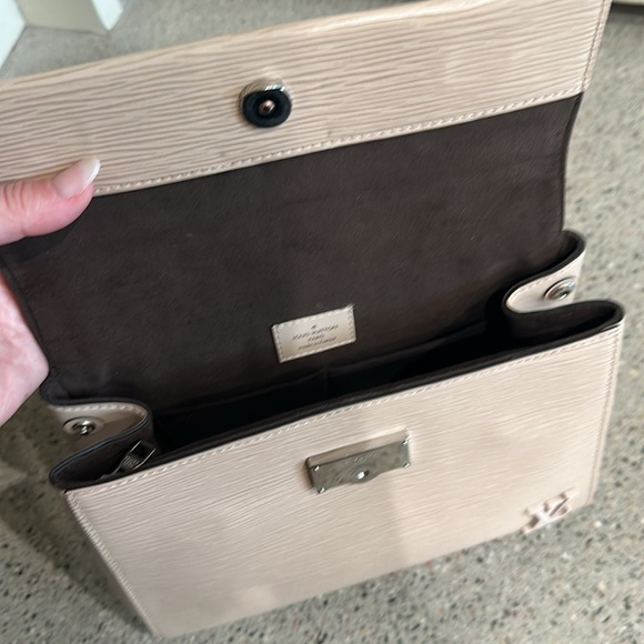 Louis Vuitton Cluny MM - Picture 4 of 4